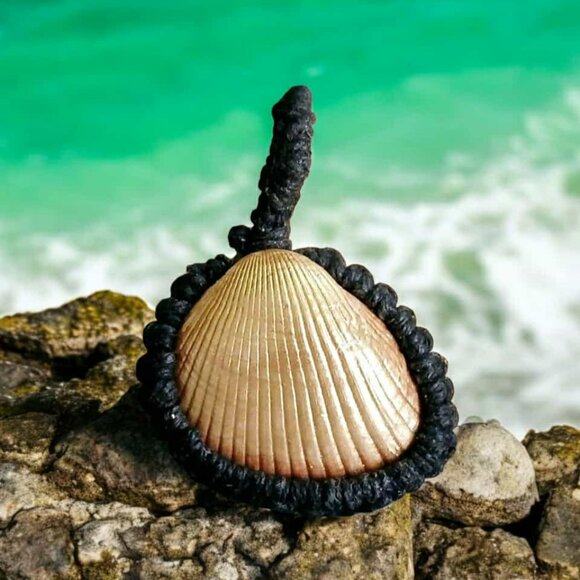 Macrame Shell Pendant, Seashell Jewelry, Gold Shell Pendant 1.75" - Picture 1 of 4